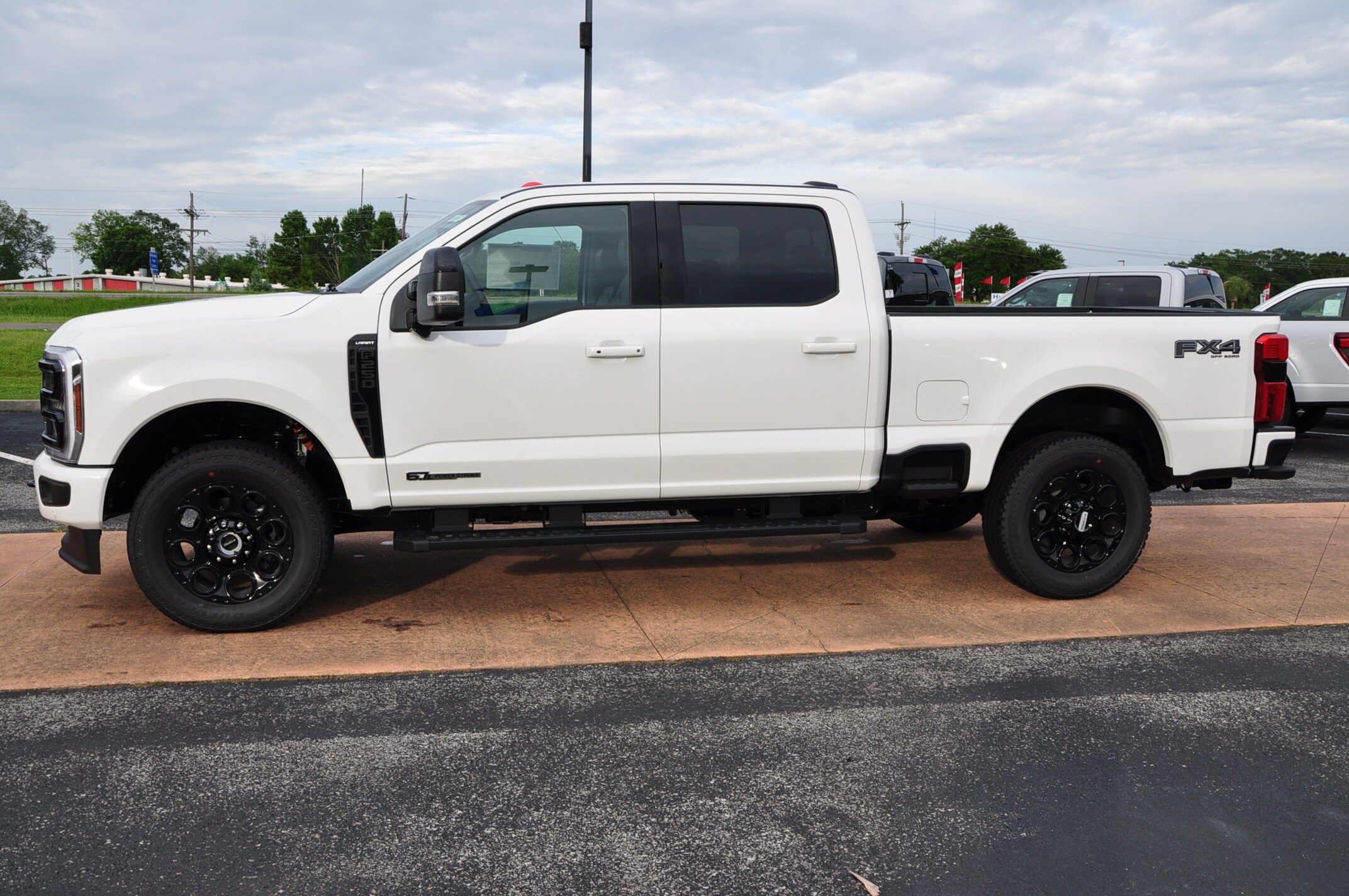 2025 Ford F-250 Lariat photo 2