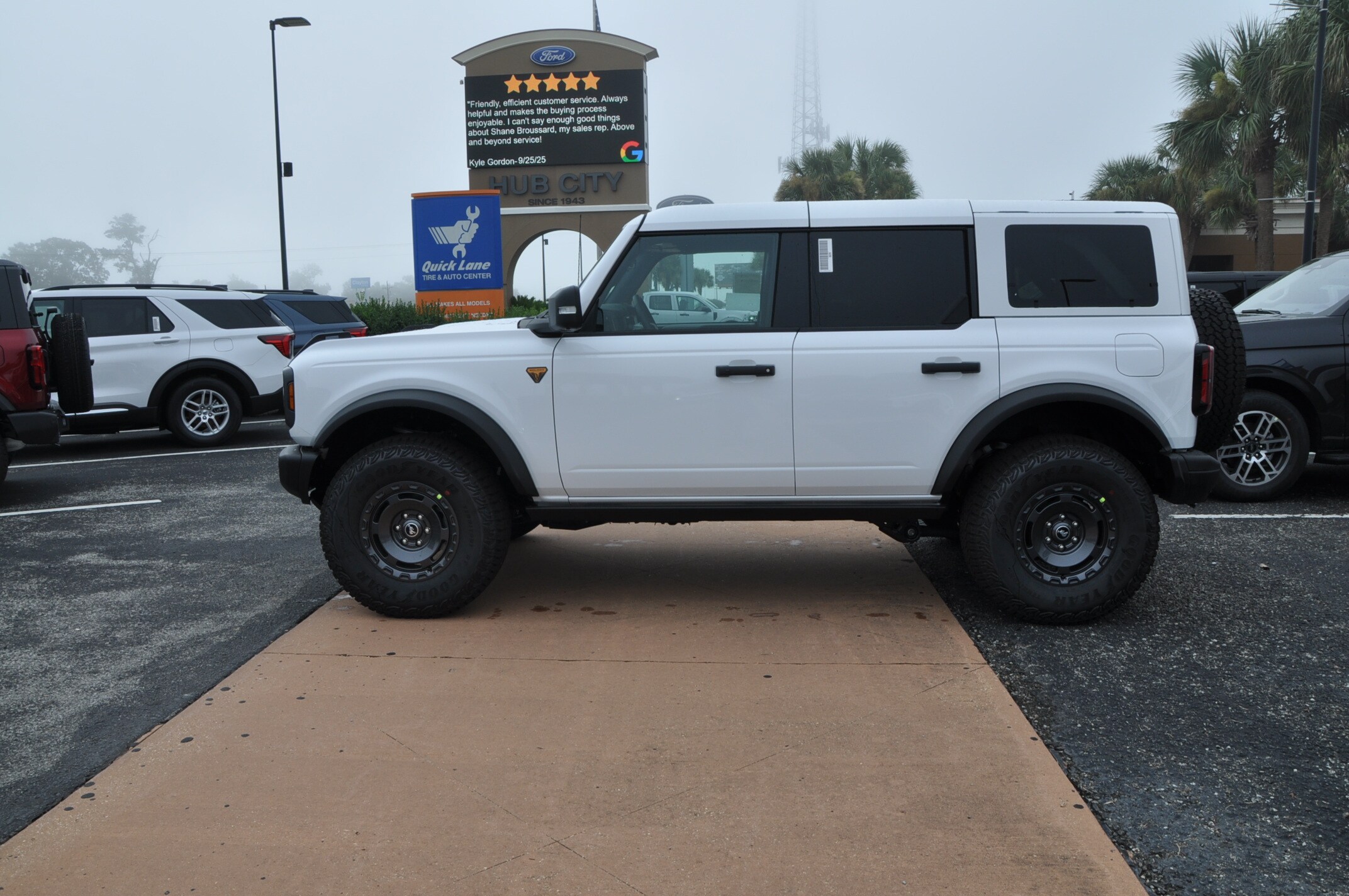 2025 Ford Bronco Badlands photo 2