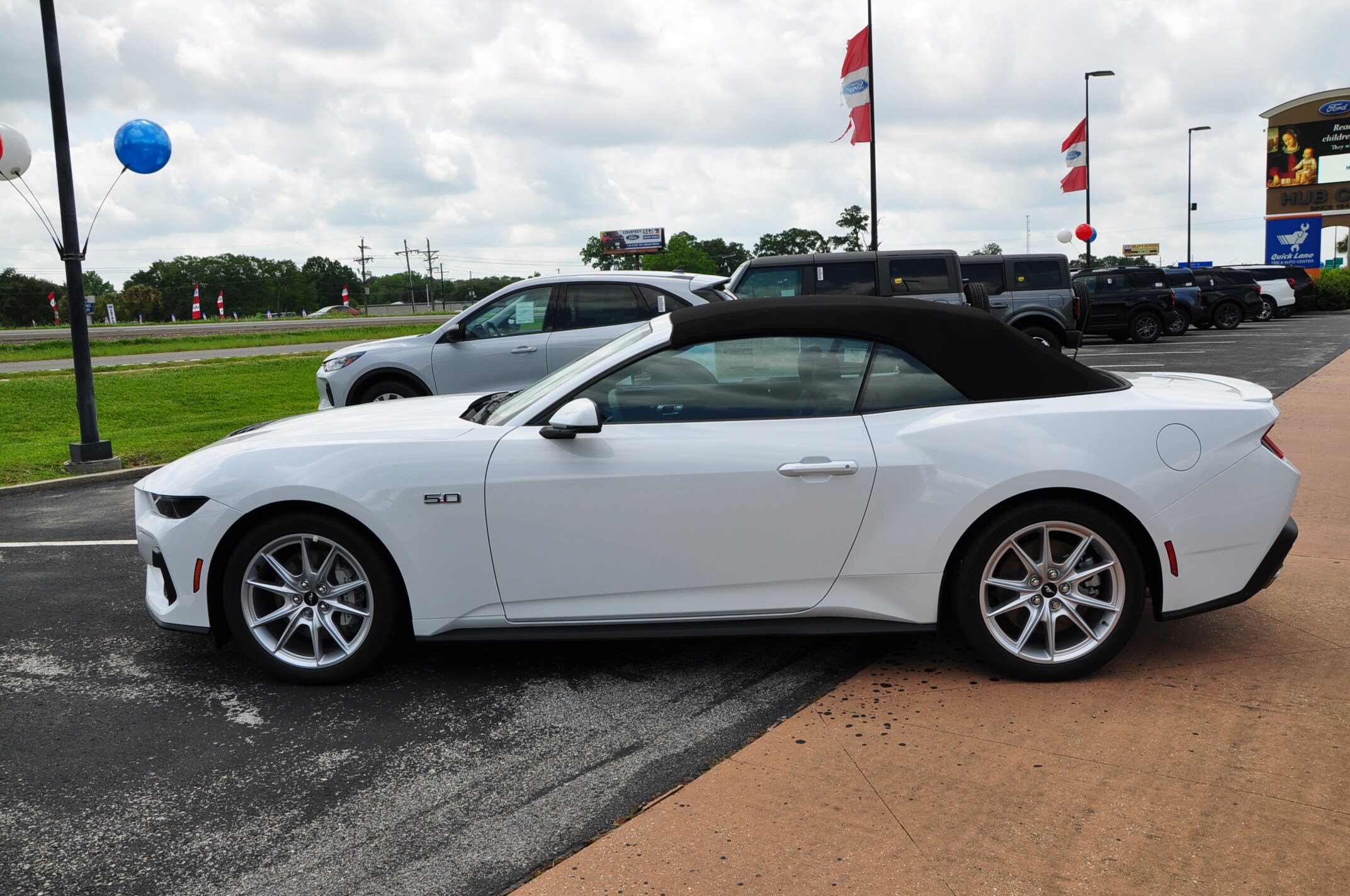2025 Ford Mustang GT Premium Convertible photo 2
