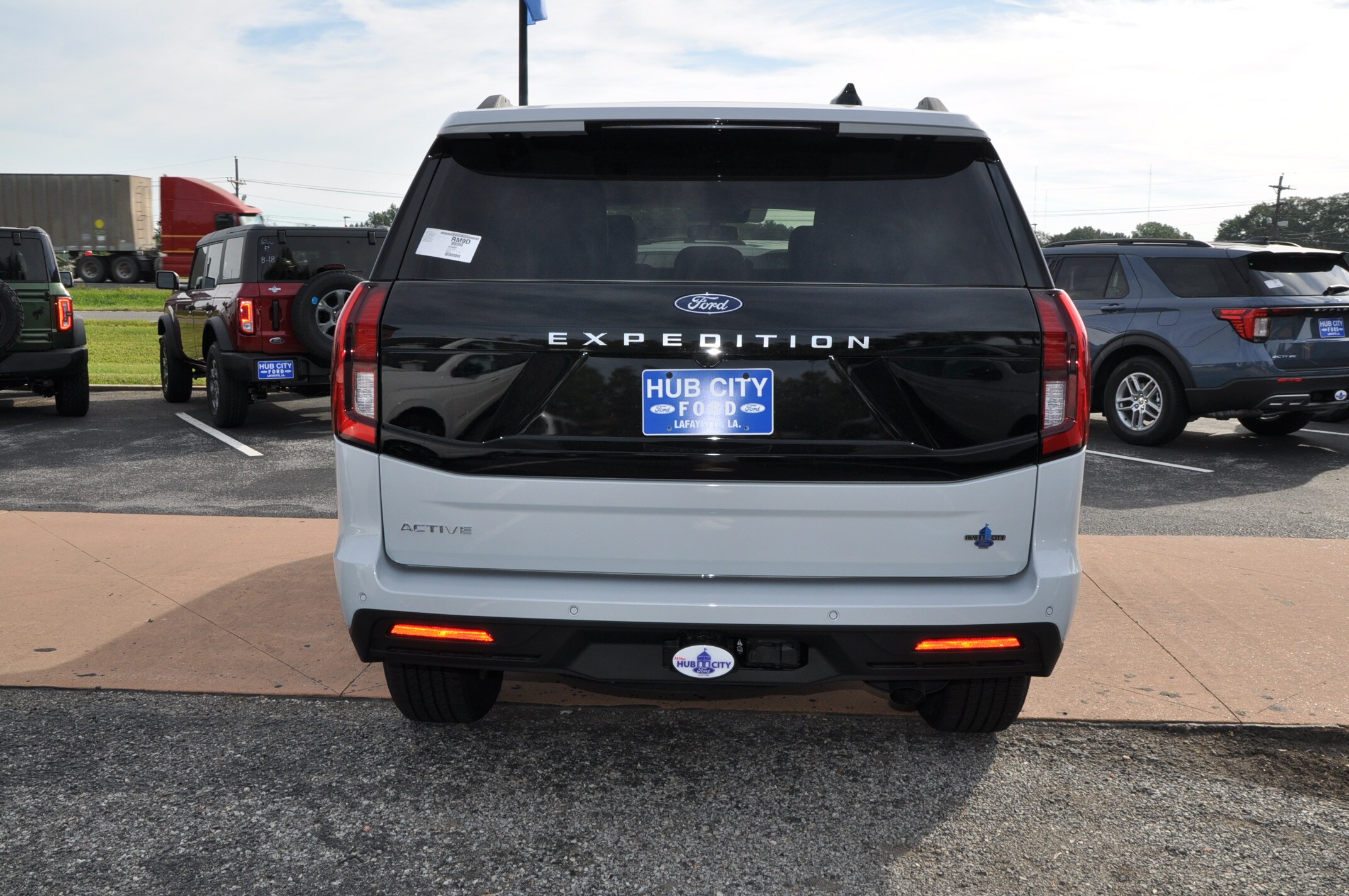 2025 Ford Expedition photo 4