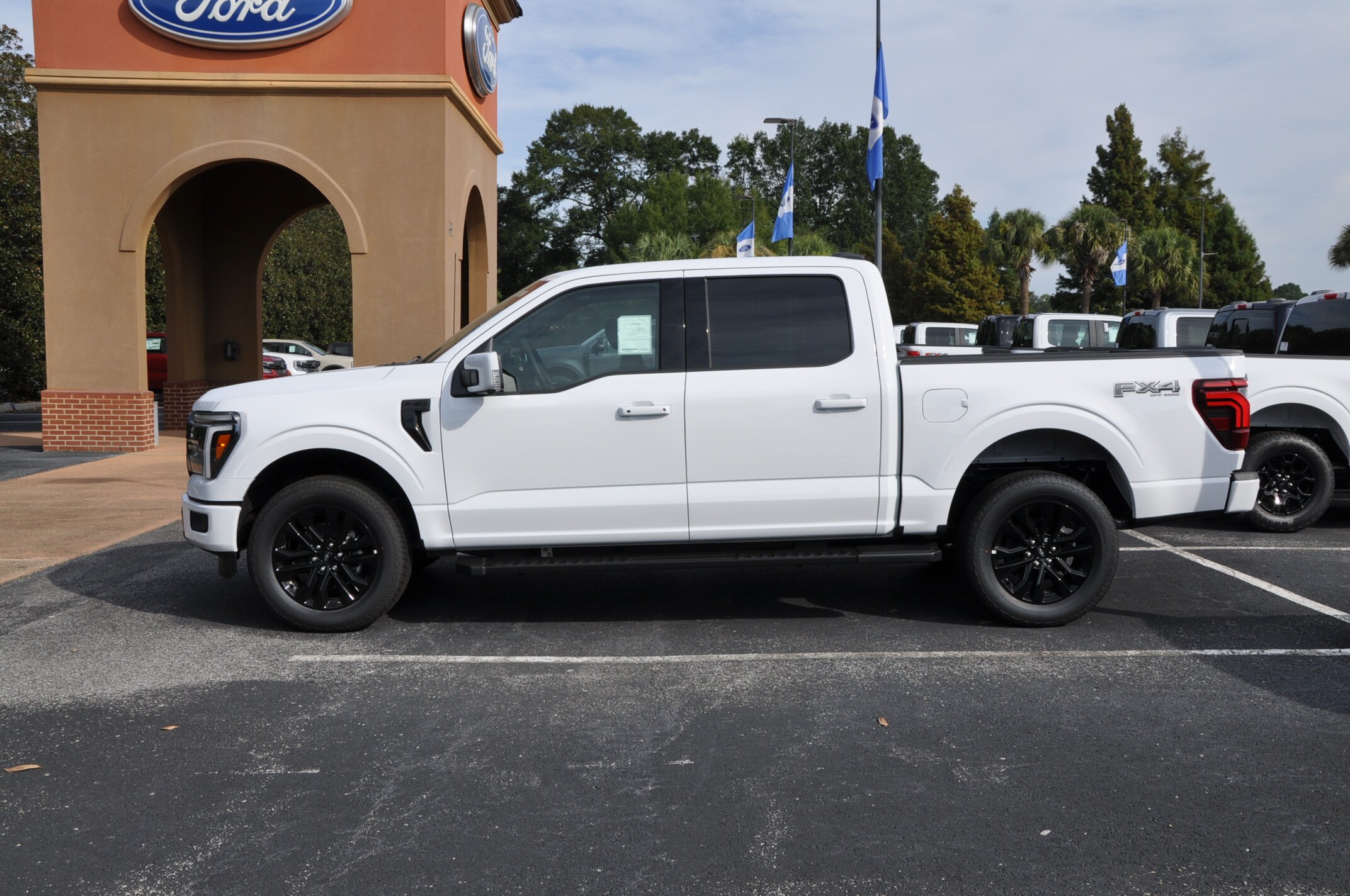2025 Ford F-150 Lariat photo 2