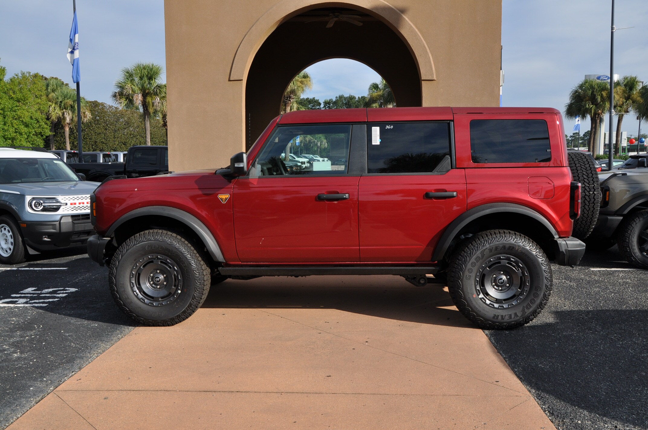 2025 Ford Bronco Badlands photo 2