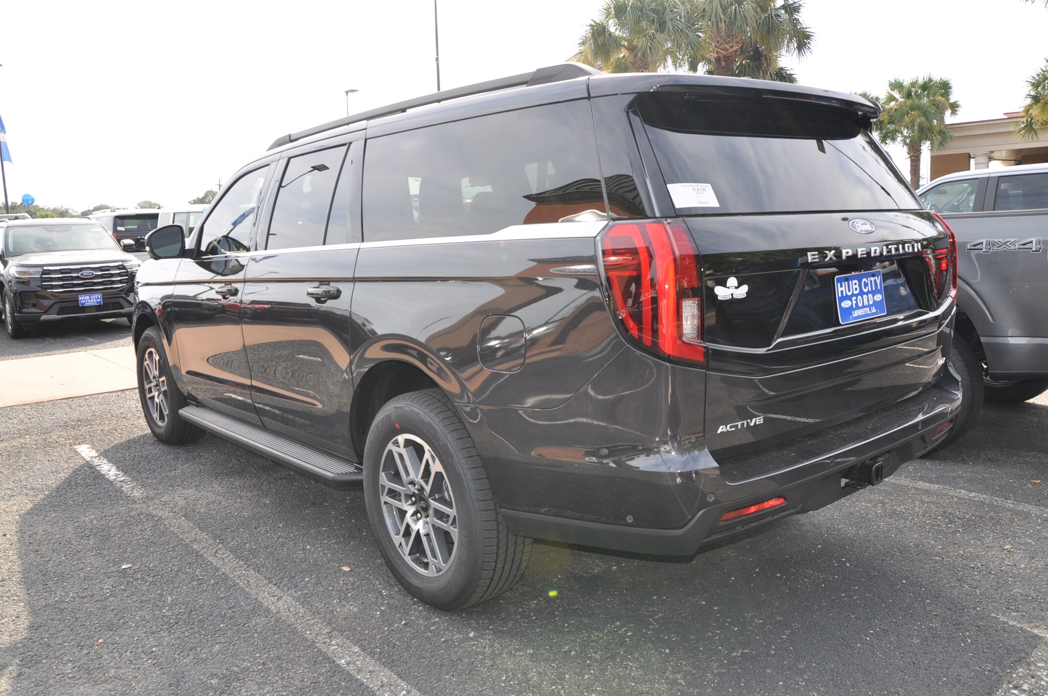 2025 Ford Expedition MAX photo 2
