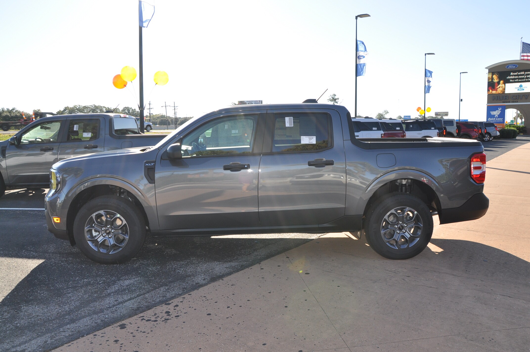 2025 Ford Maverick XLT photo 2