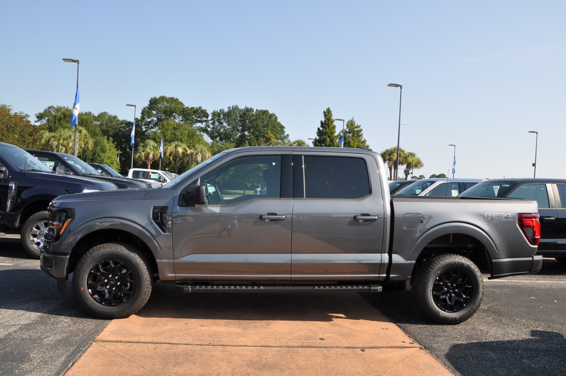 2025 Ford F-150 XLT photo 2