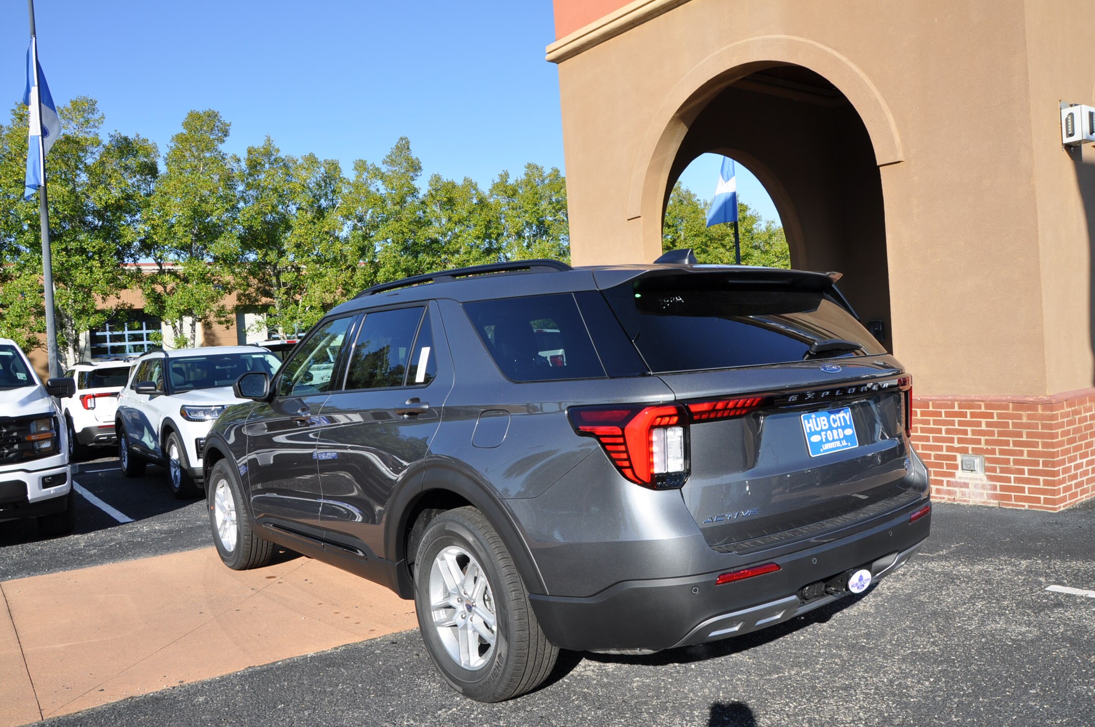 2026 Ford Explorer photo 3