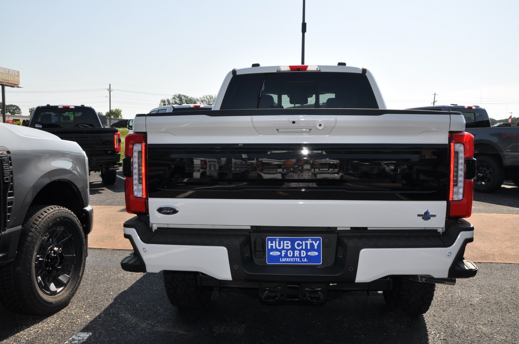 2025 Ford F-250 Platinum photo 4