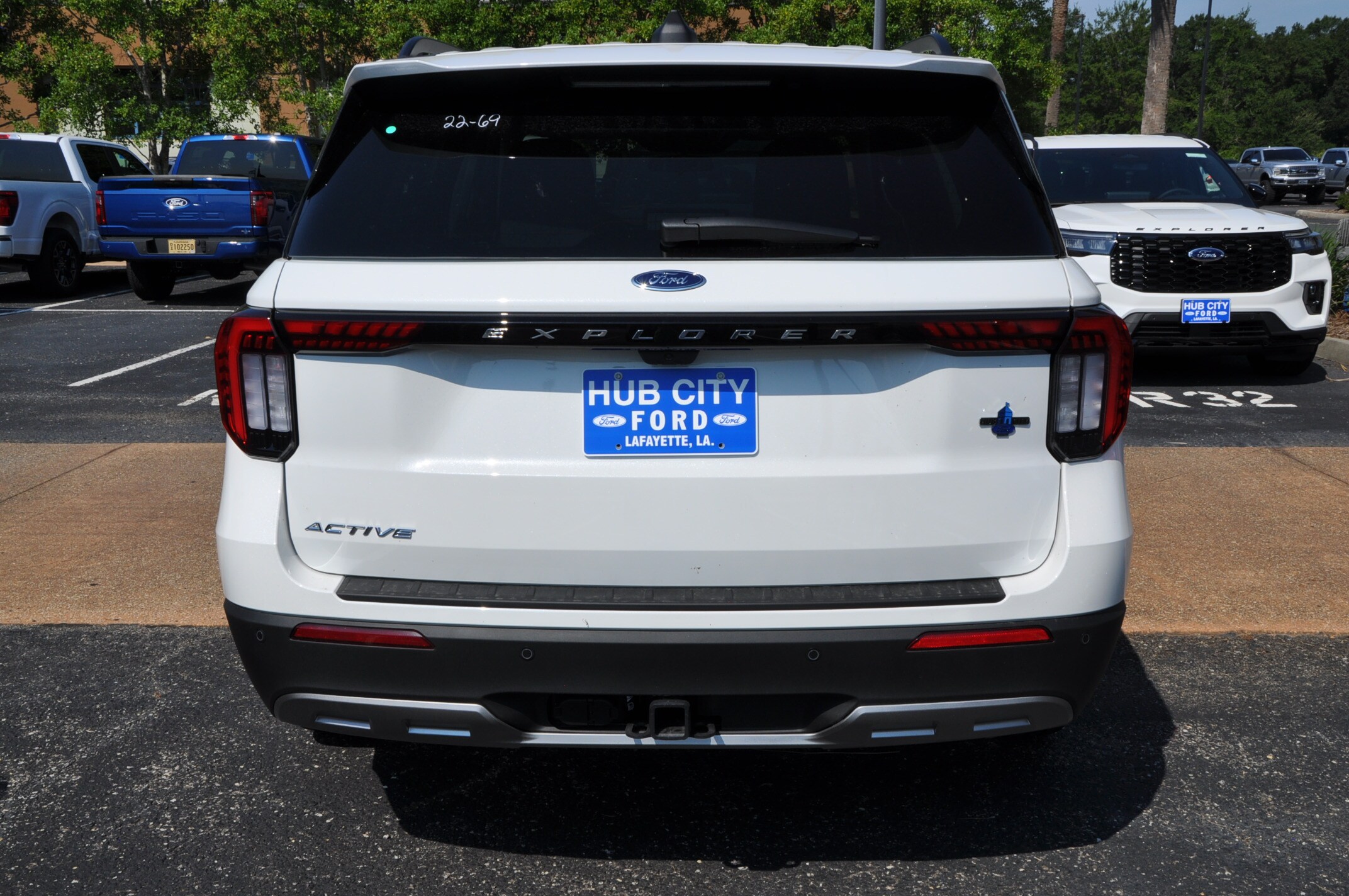 2025 Ford Explorer photo 3