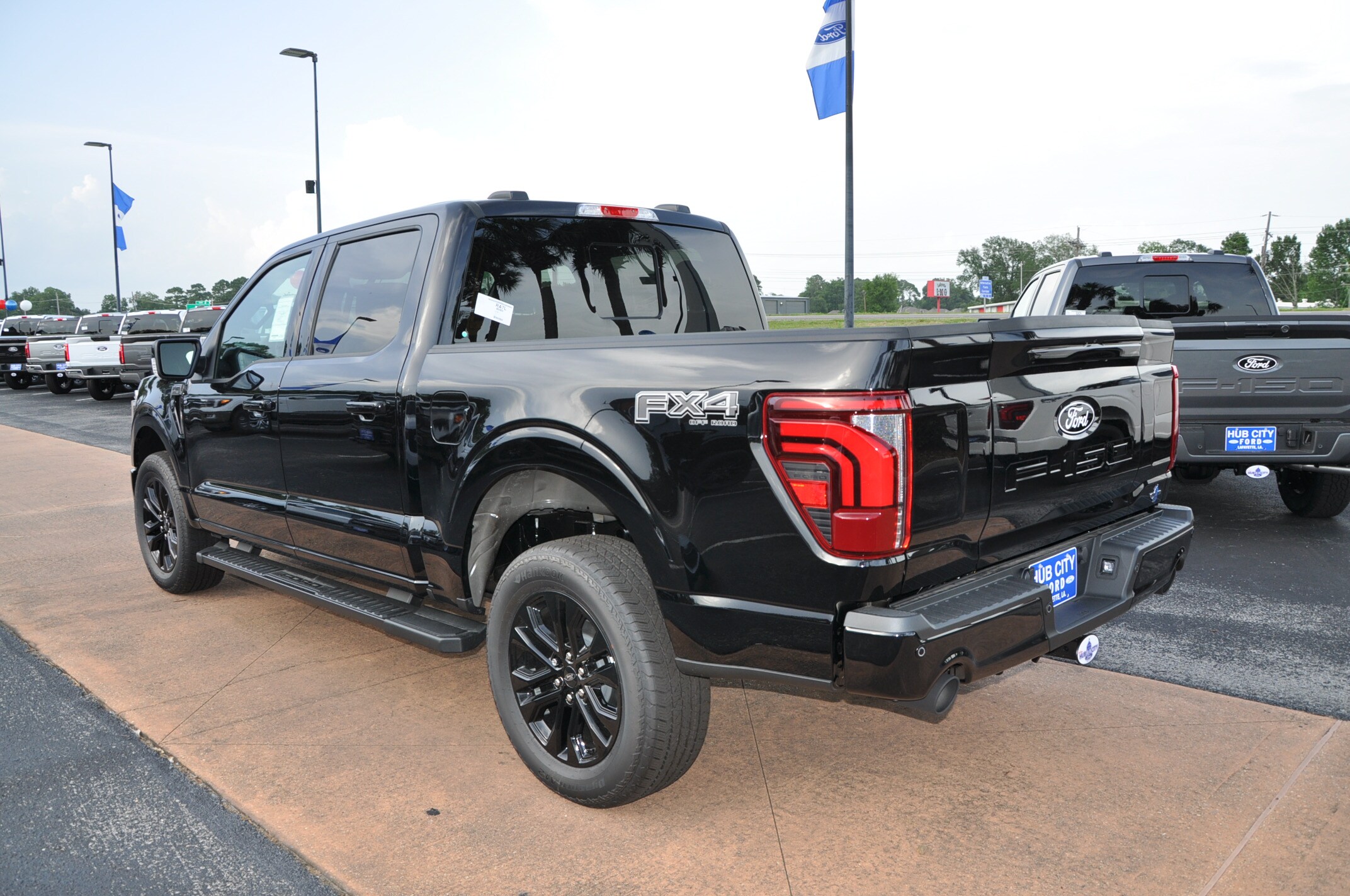 2025 Ford F-150 Lariat photo 3