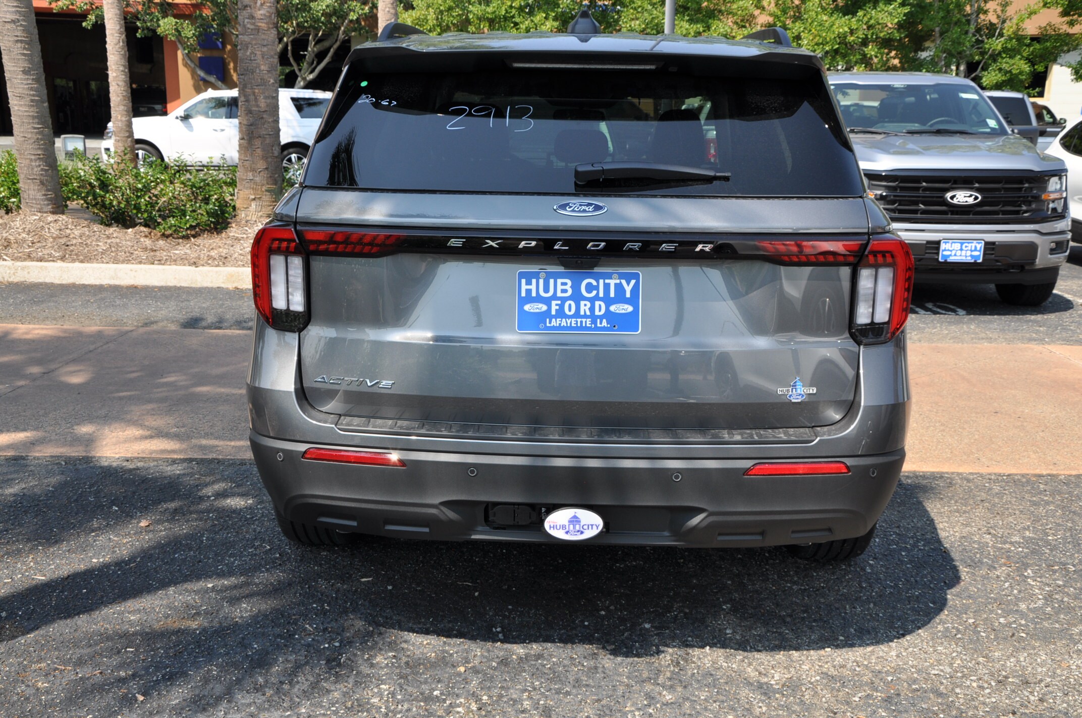 2025 Ford Explorer photo 4