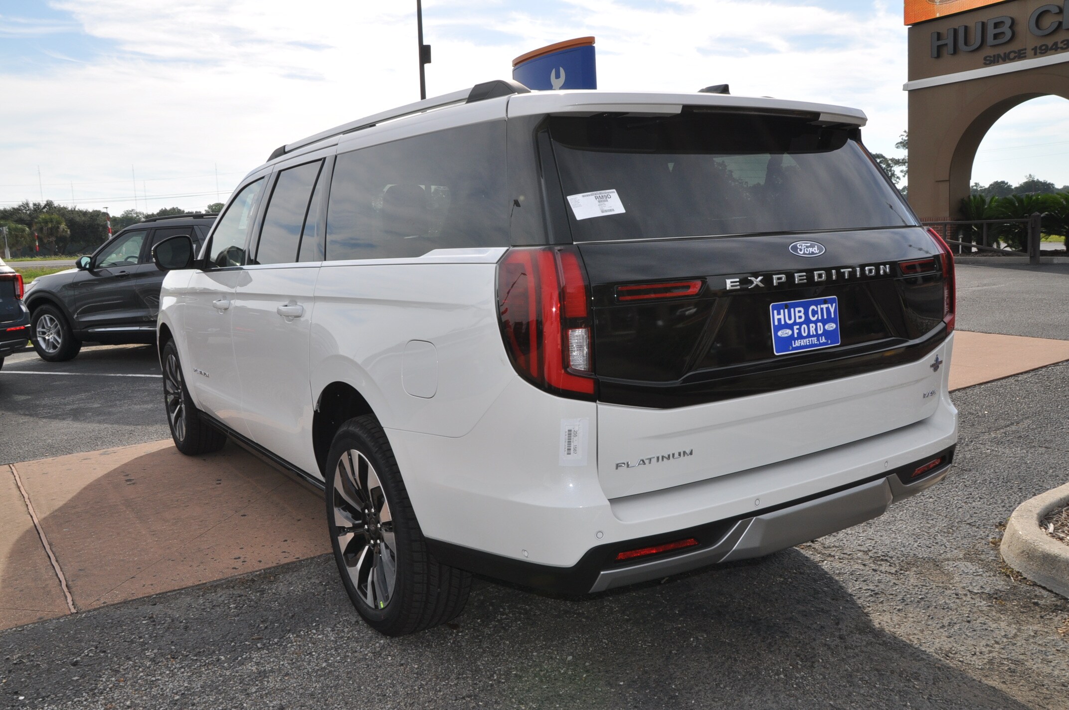 2025 Ford Expedition Platinum MAX photo 2