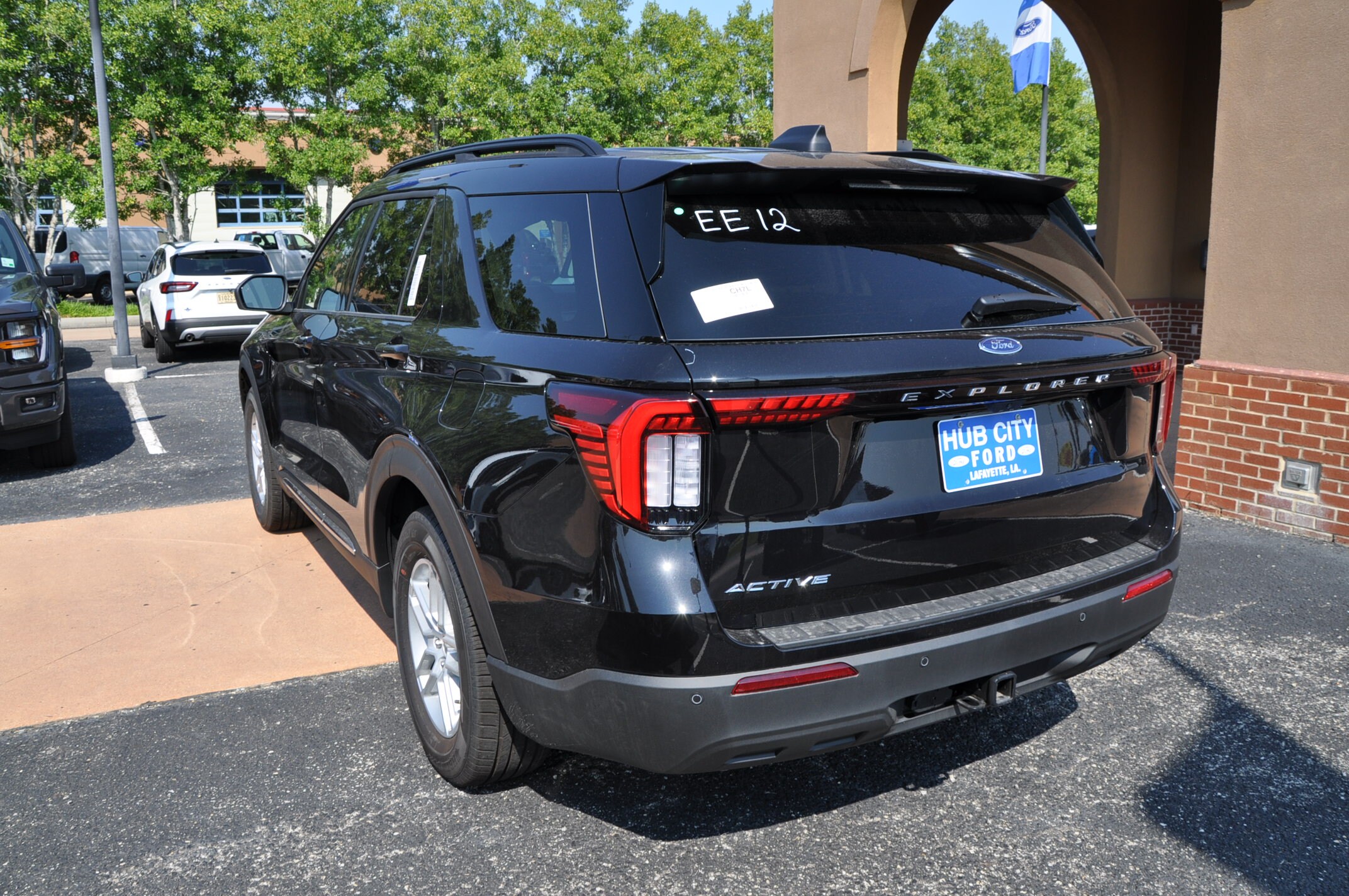 2025 Ford Explorer photo 3