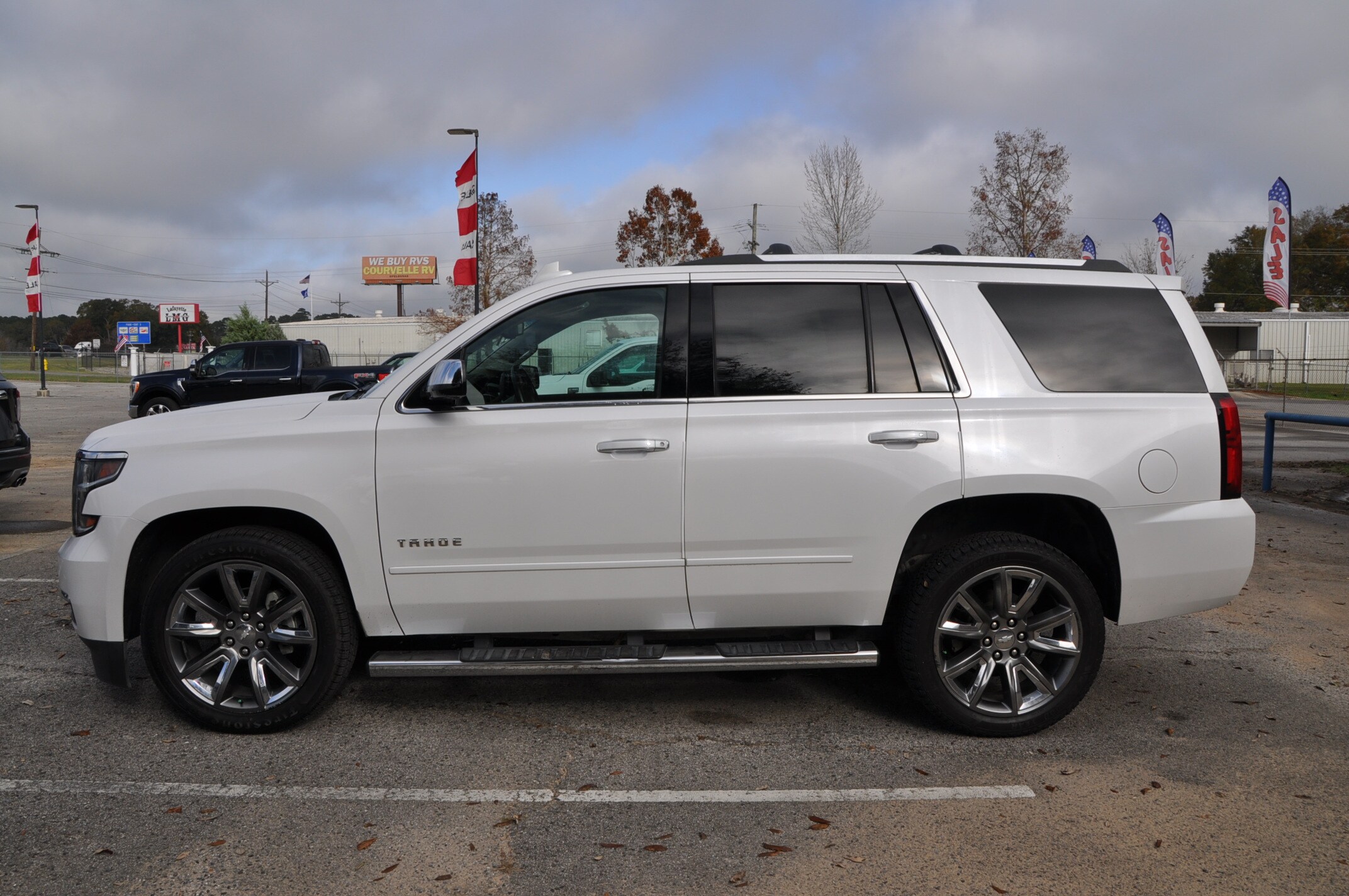 2019 Chevrolet Tahoe Premier photo 2