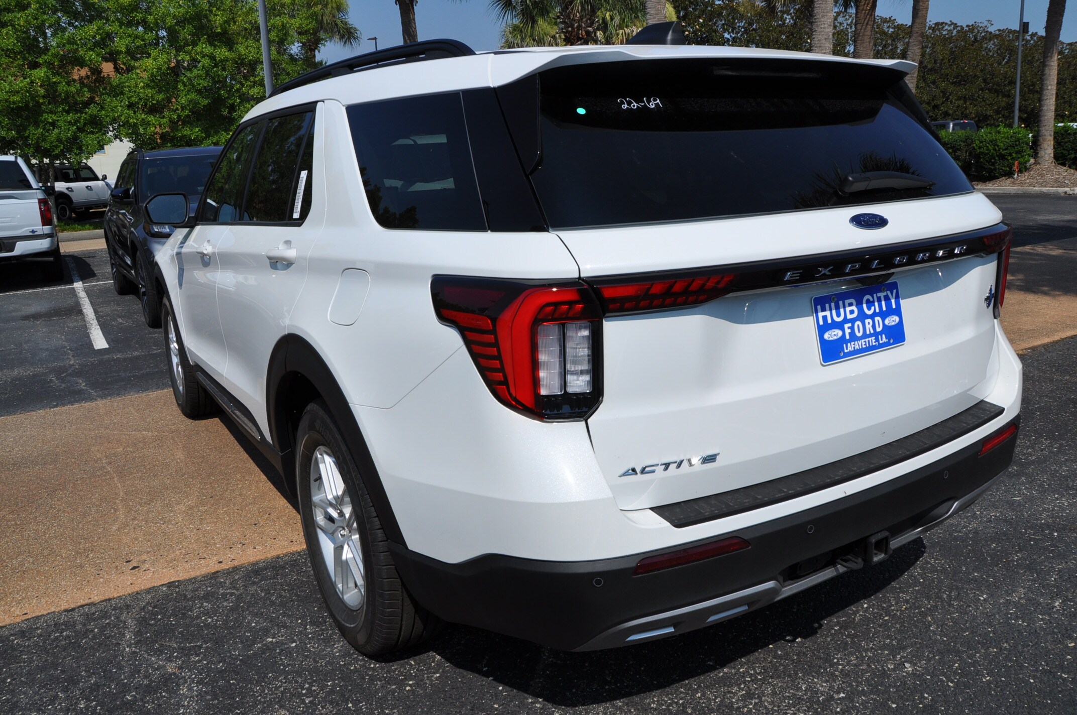 2025 Ford Explorer photo 2