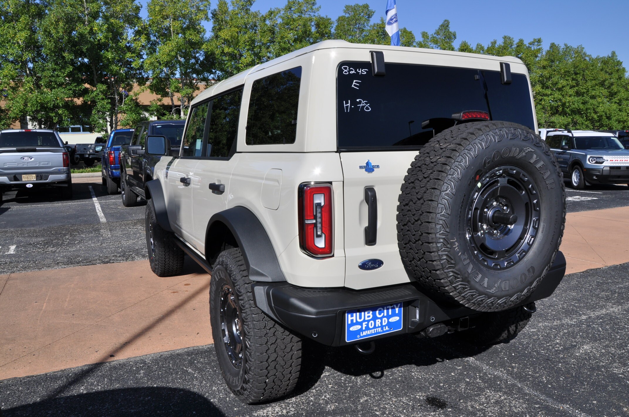 2025 Ford Bronco Badlands photo 2