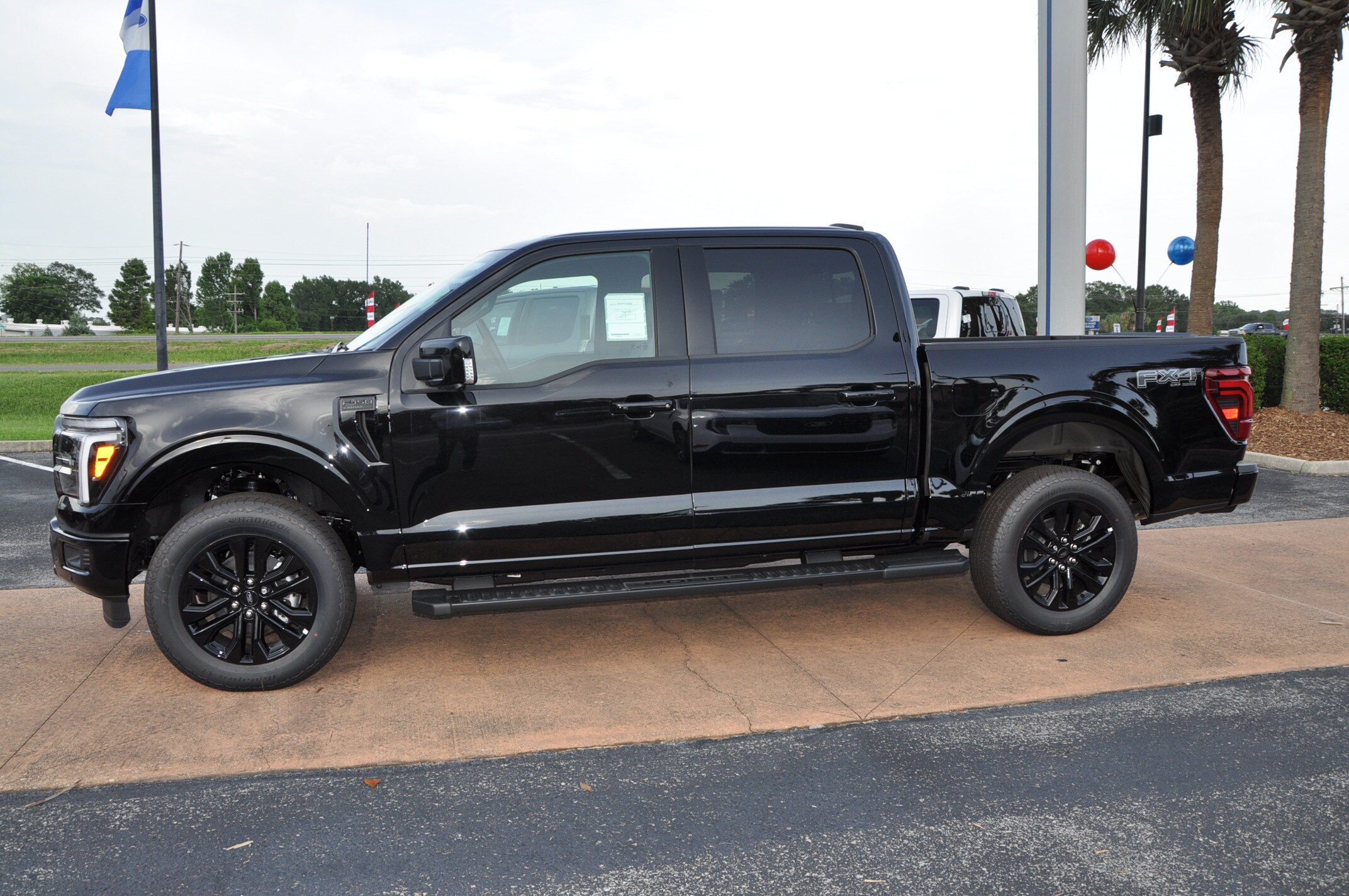 2025 Ford F-150 Lariat photo 2