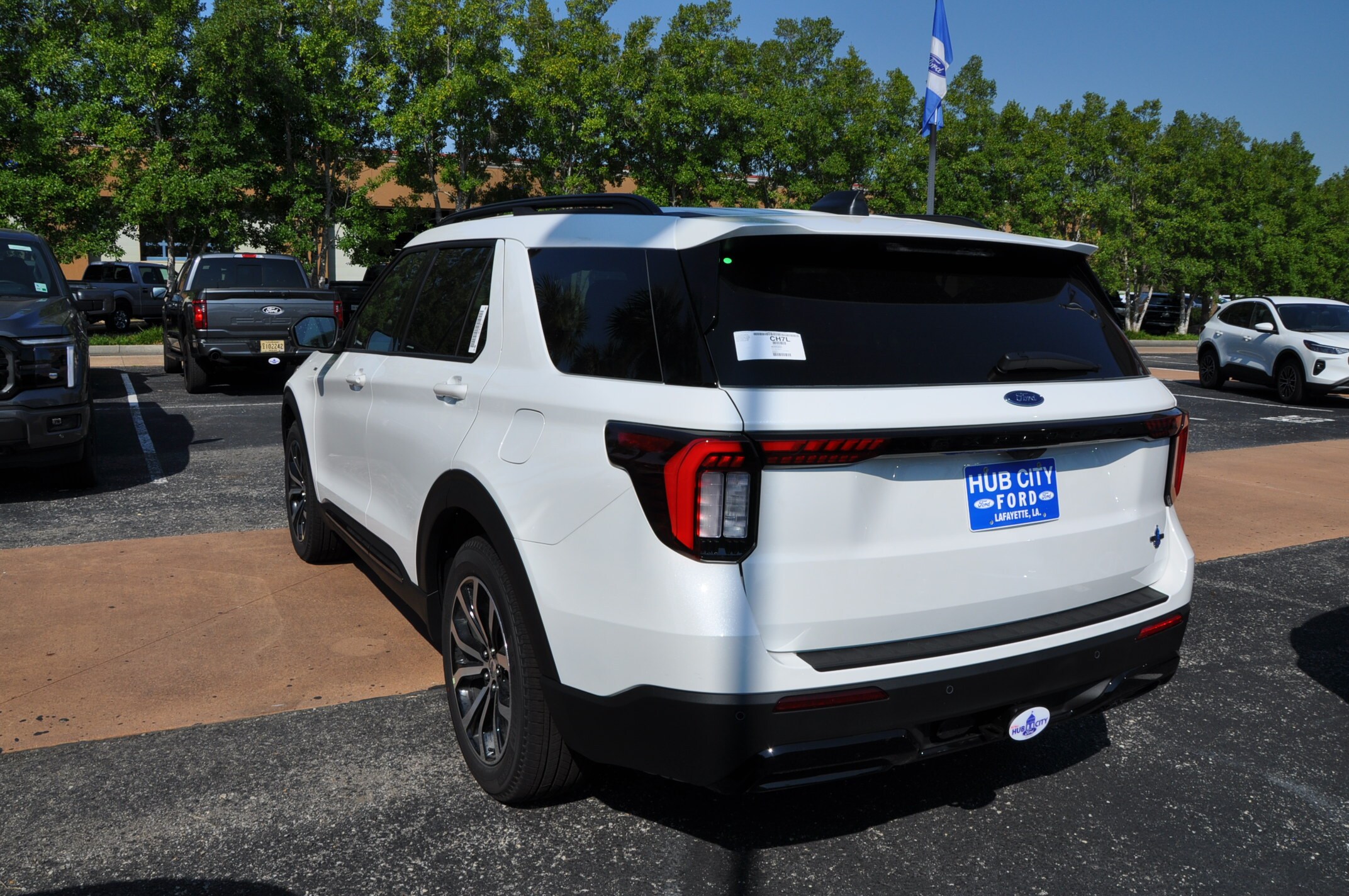 2025 Ford Explorer ST-Line photo 3