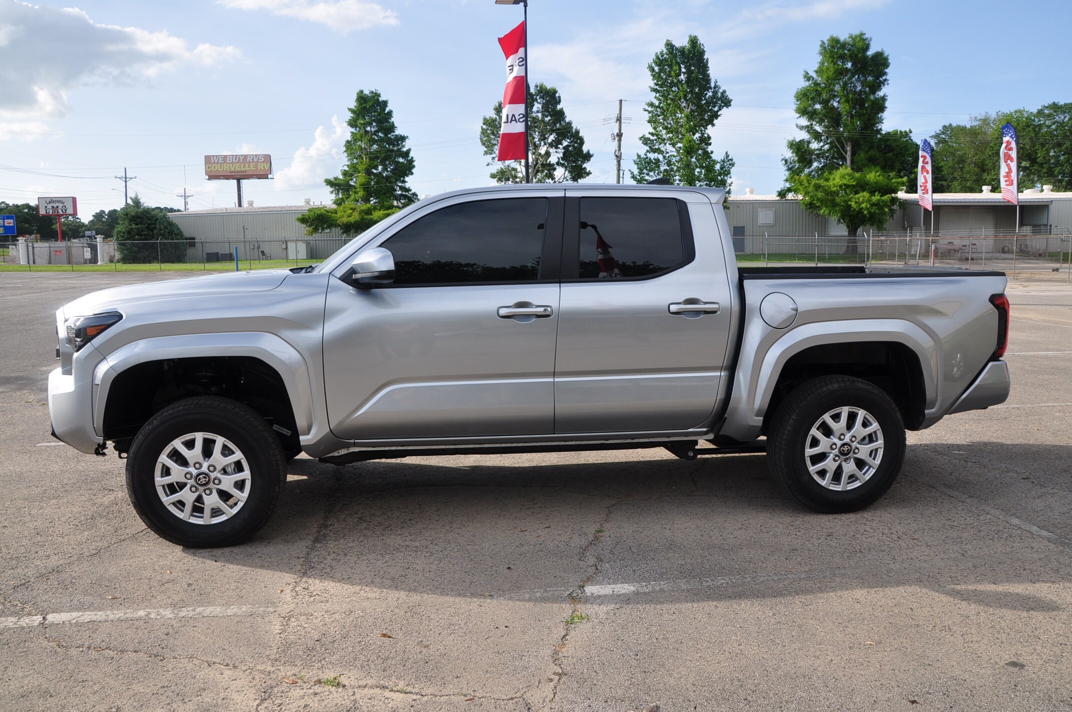 2025 Toyota Tacoma SR5 photo 2
