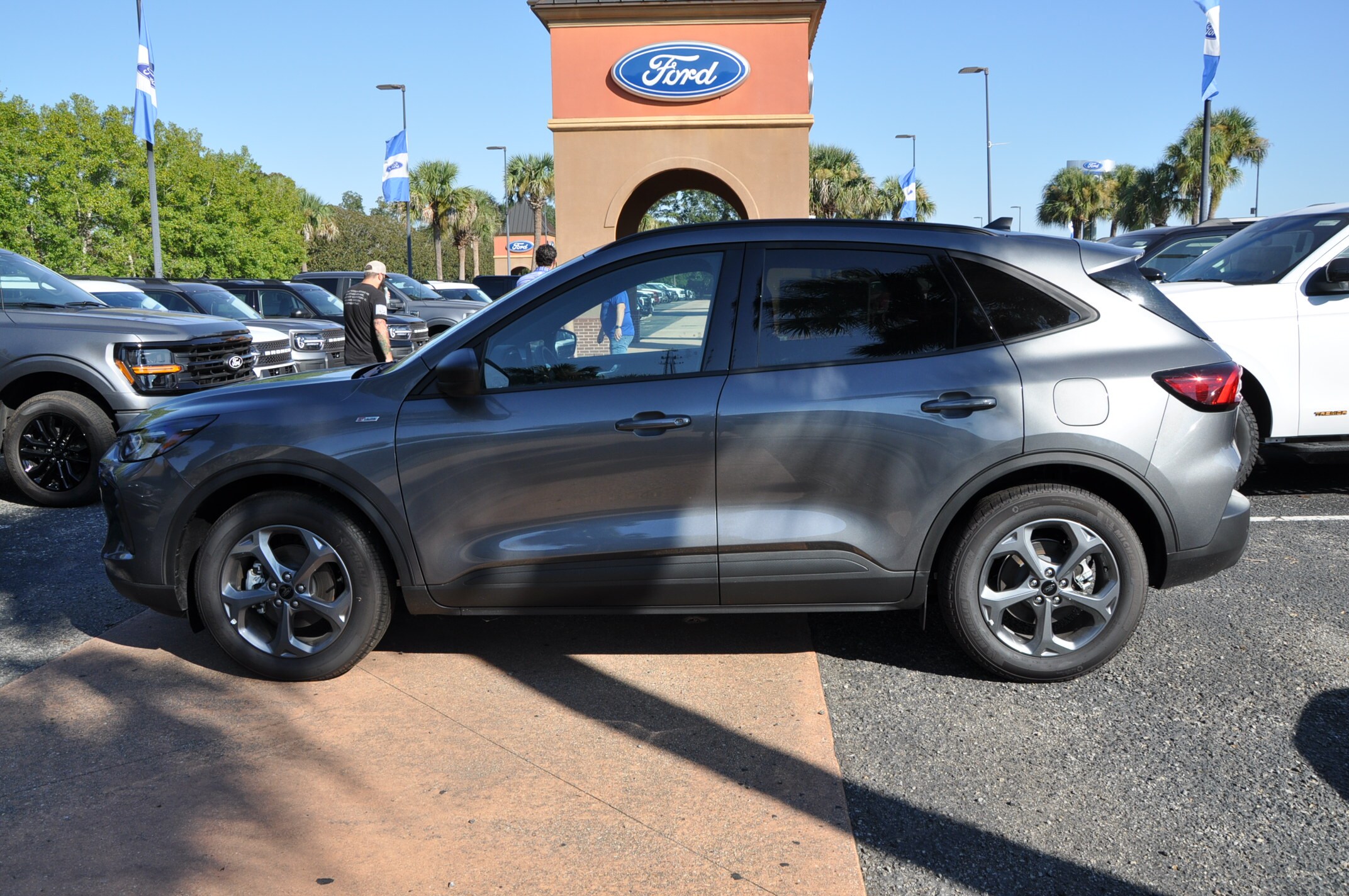 2025 Ford Escape ST-Line photo 2