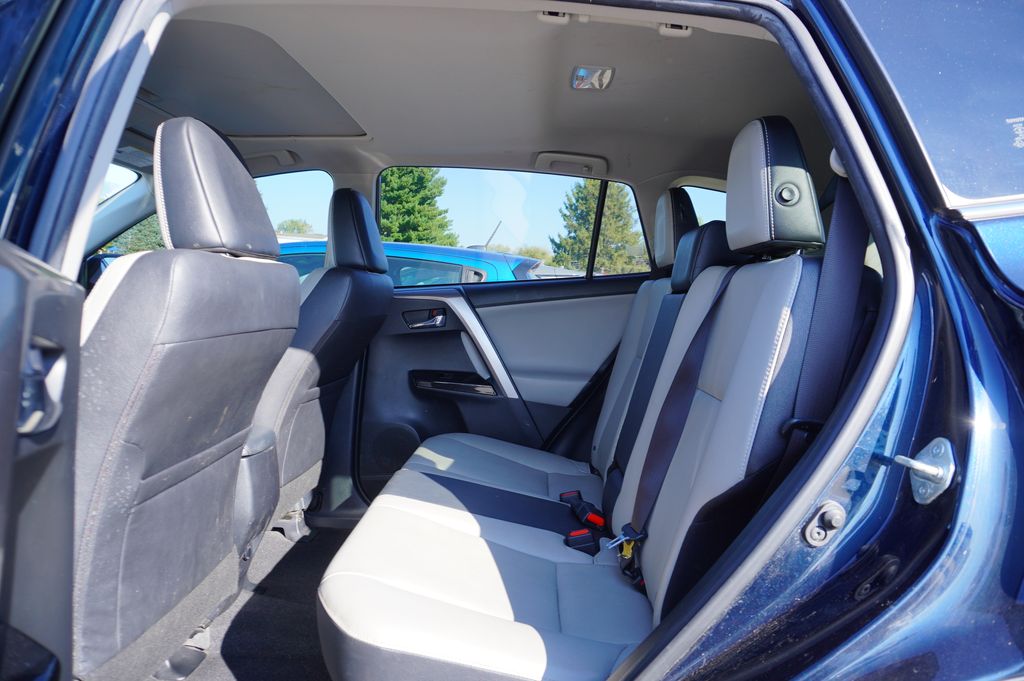 2017 Toyota RAV4 Limited photo 3