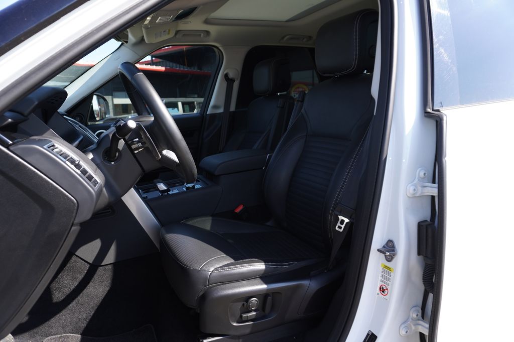 used 2024 Land Rover Discovery car, priced at $31,065