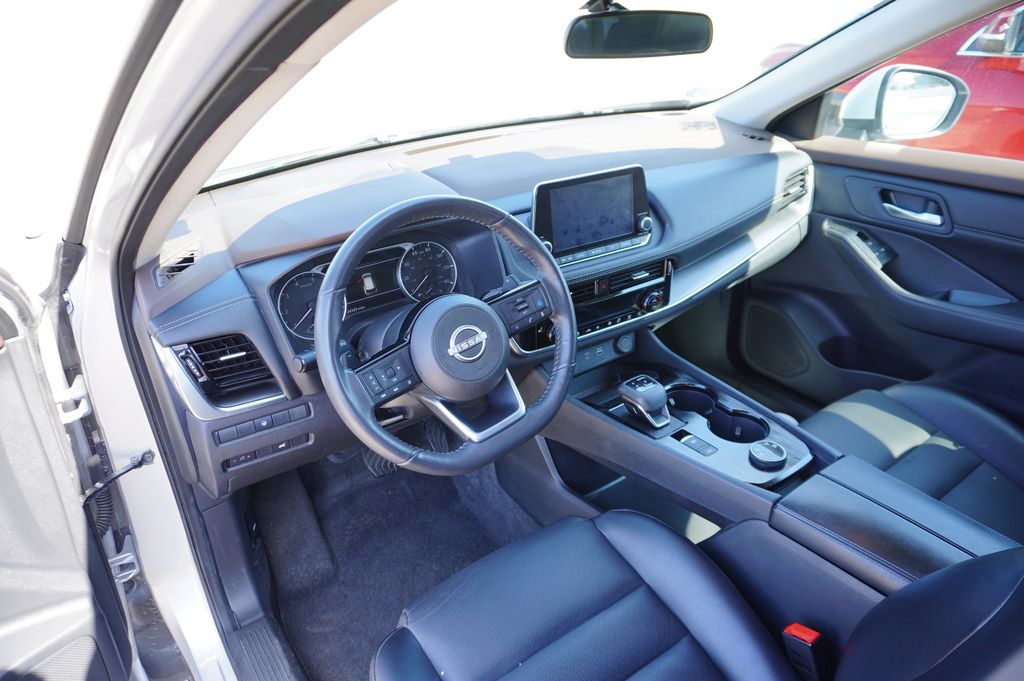 2023 Nissan Rogue SV photo 2