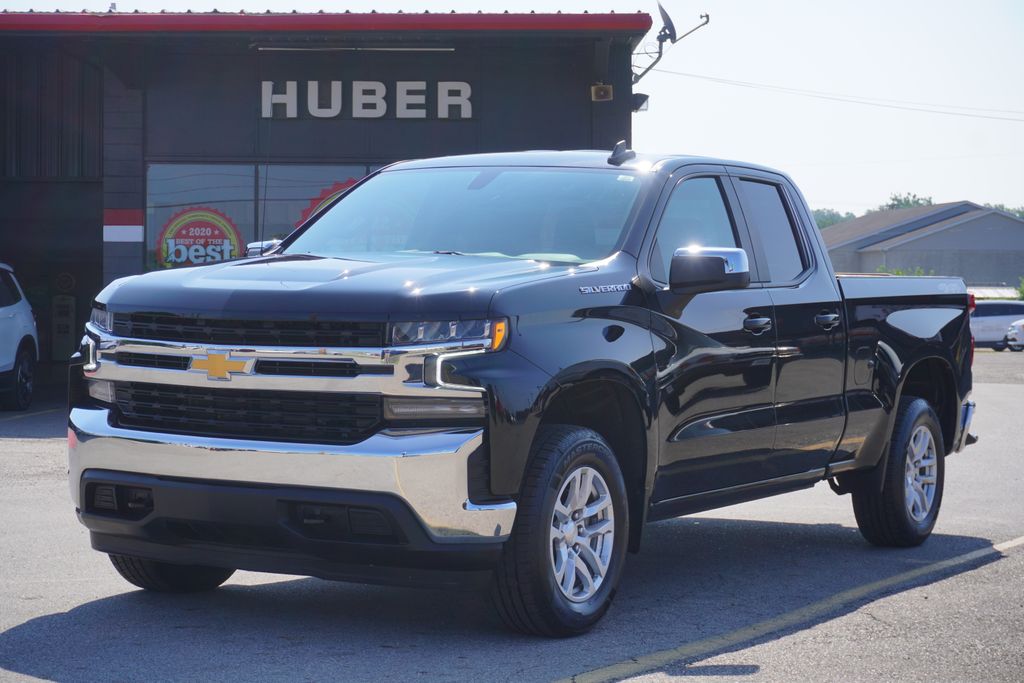 2022 Chevrolet Silverado 1500 LT photo 3