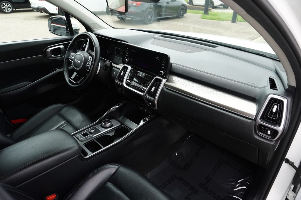used 2022 Kia Sorento Hybrid car, priced at $25,778
