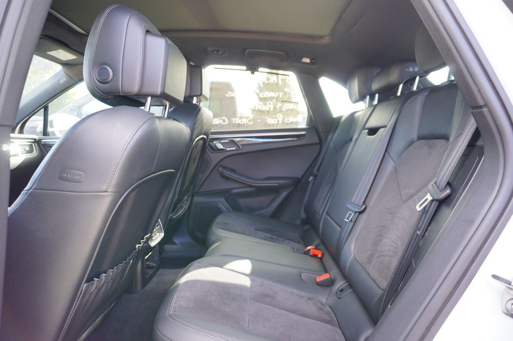 2015 Porsche Macan S photo 4