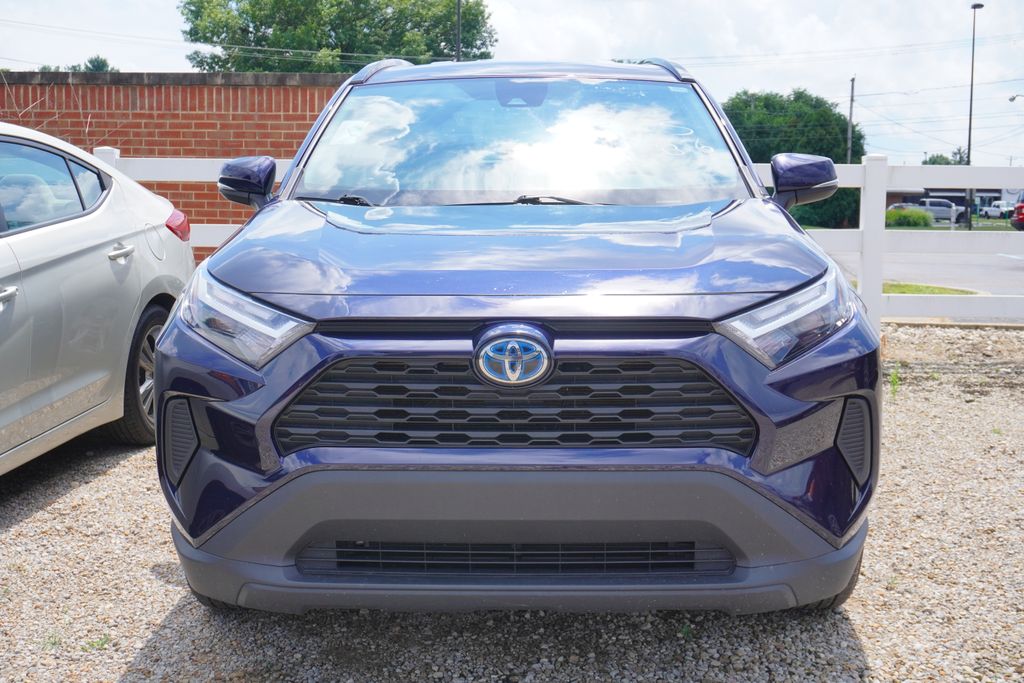 2022 Toyota RAV4 Hybrid XLE photo 2