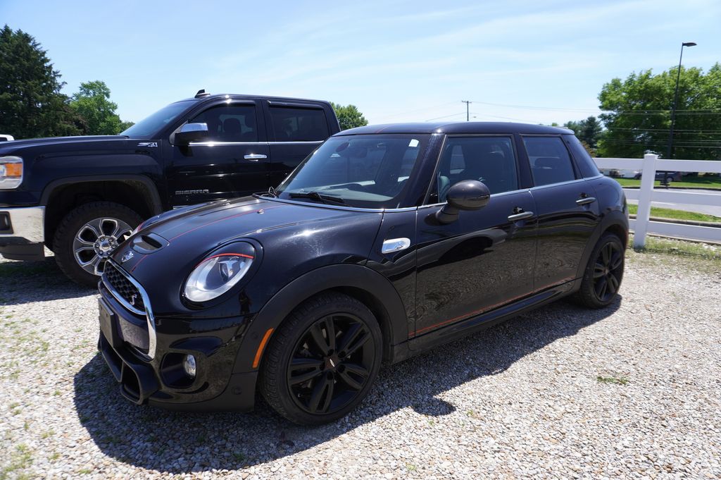 2018 MINI Cooper S 4 Door's photo