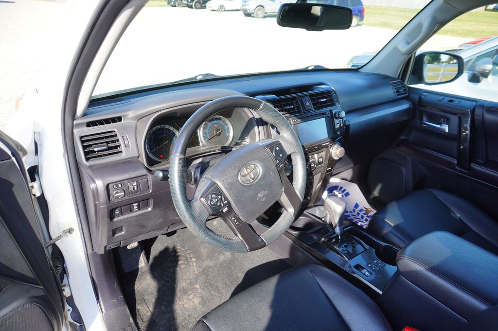 2016 Toyota 4Runner SR5 Premium photo 2