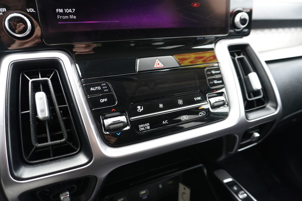 used 2022 Kia Sorento Hybrid car, priced at $25,778