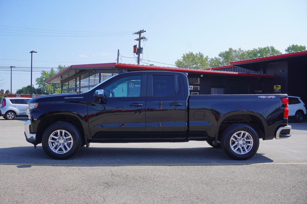2022 Chevrolet Silverado 1500 LT photo 4