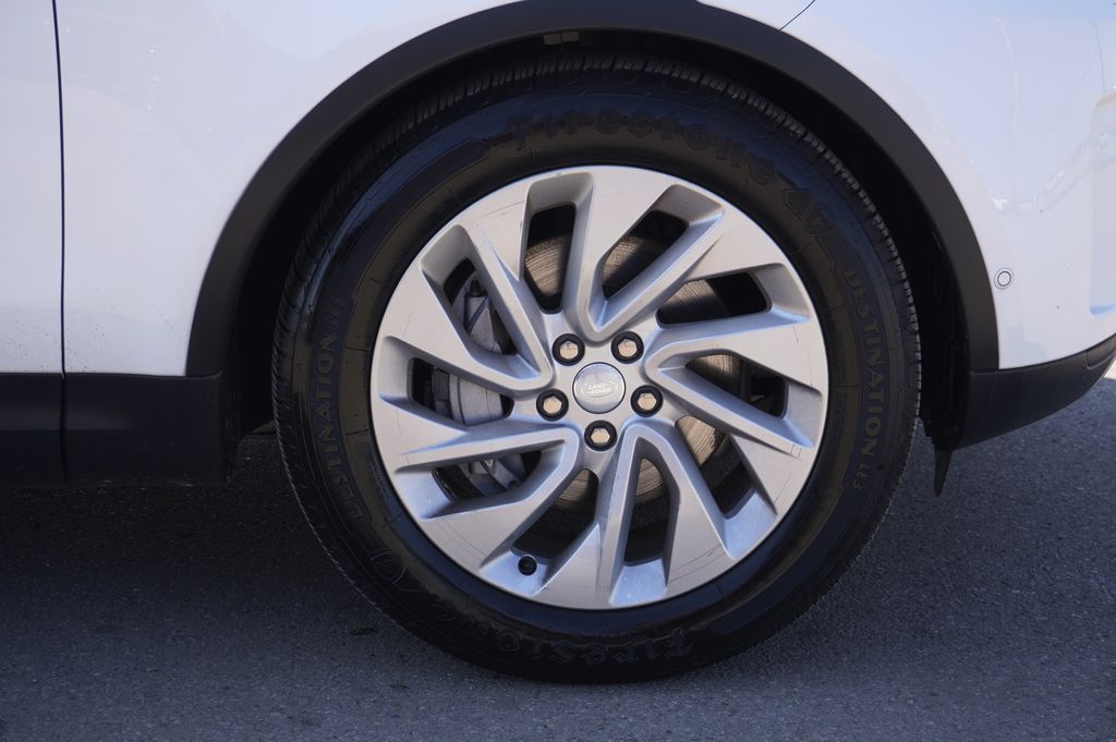 used 2024 Land Rover Discovery car, priced at $31,065