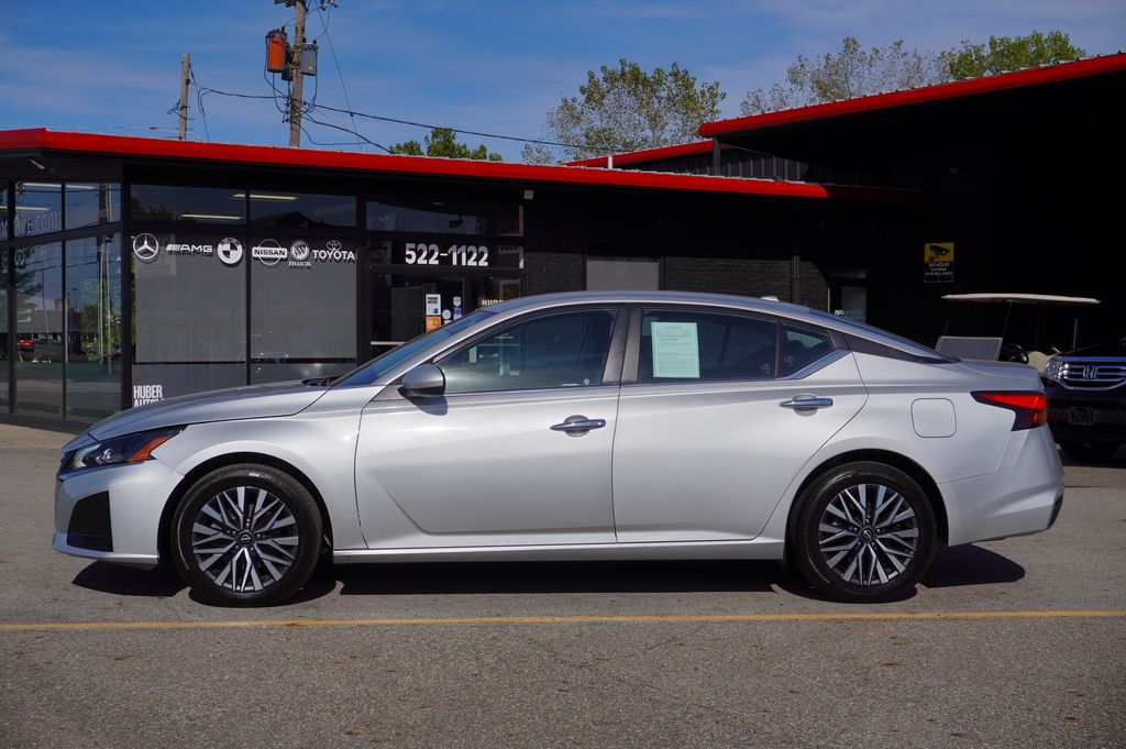 2023 Nissan Altima 2.5 SV photo 4