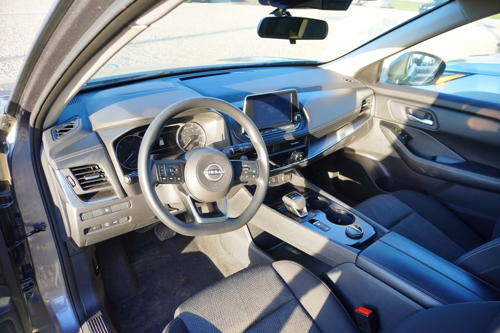 2024 Nissan Rogue SV photo 3