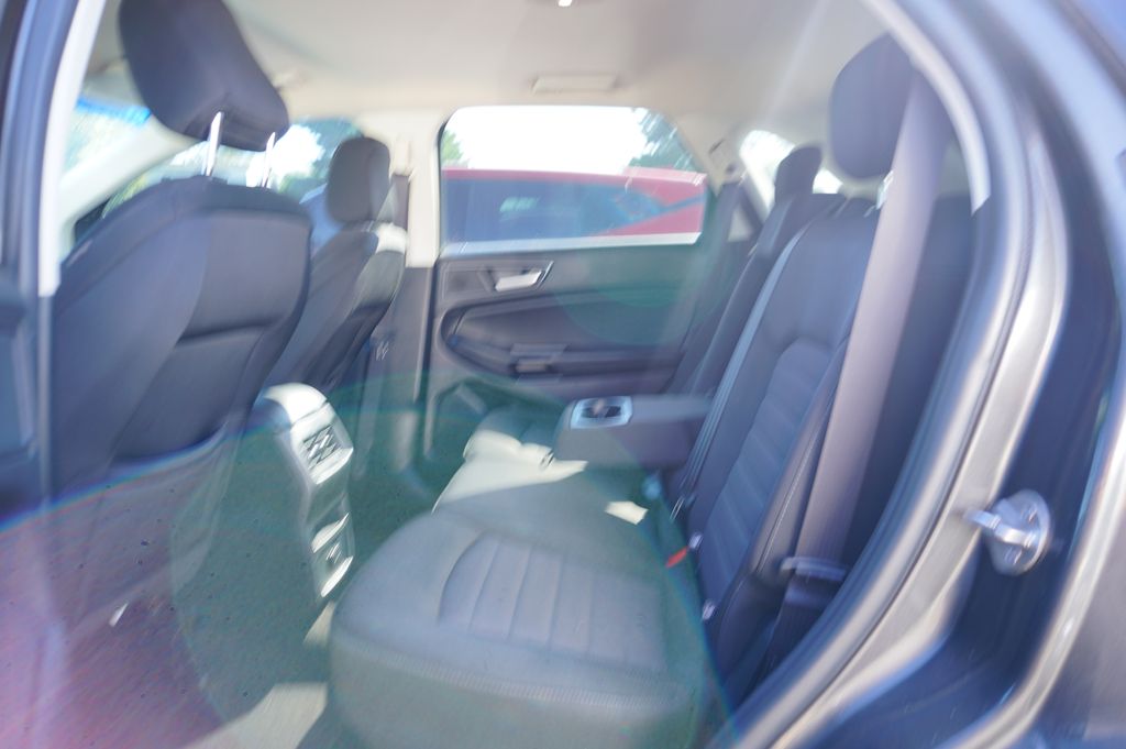 2020 Ford Edge SE photo 4