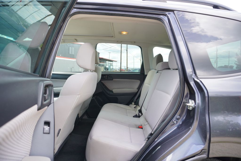 2017 Subaru Forester 2.5i Premium photo 4