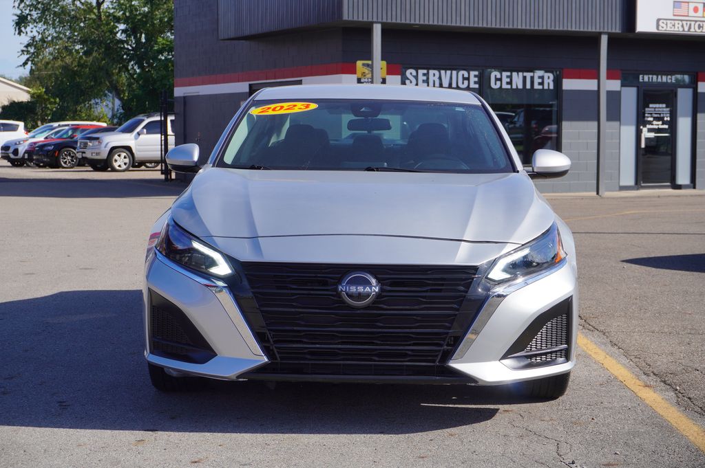 2023 Nissan Altima 2.5 SV photo 2