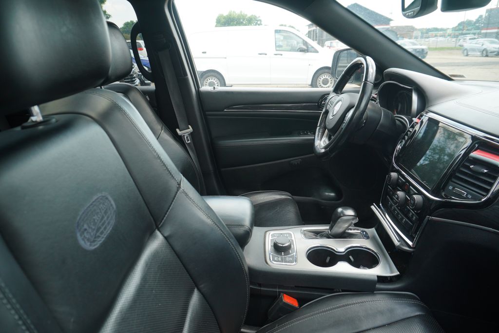 2020 Jeep Grand Cherokee Overland photo 4