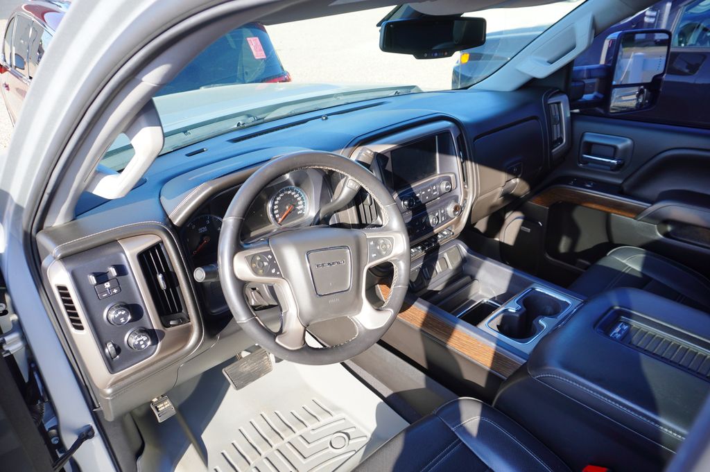 2019 Gmc Sierra HD Denali photo 3