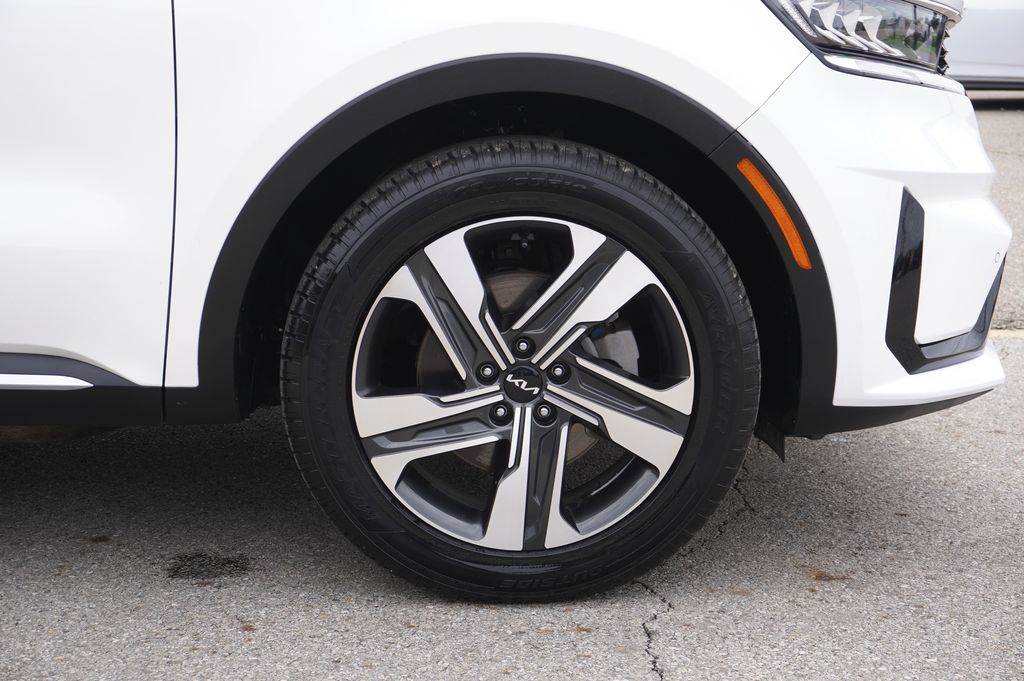 used 2022 Kia Sorento Hybrid car, priced at $25,778
