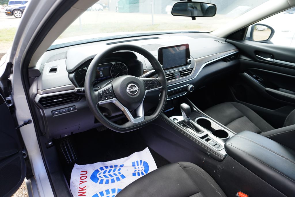 2023 Nissan Altima 2.5 SV photo 3