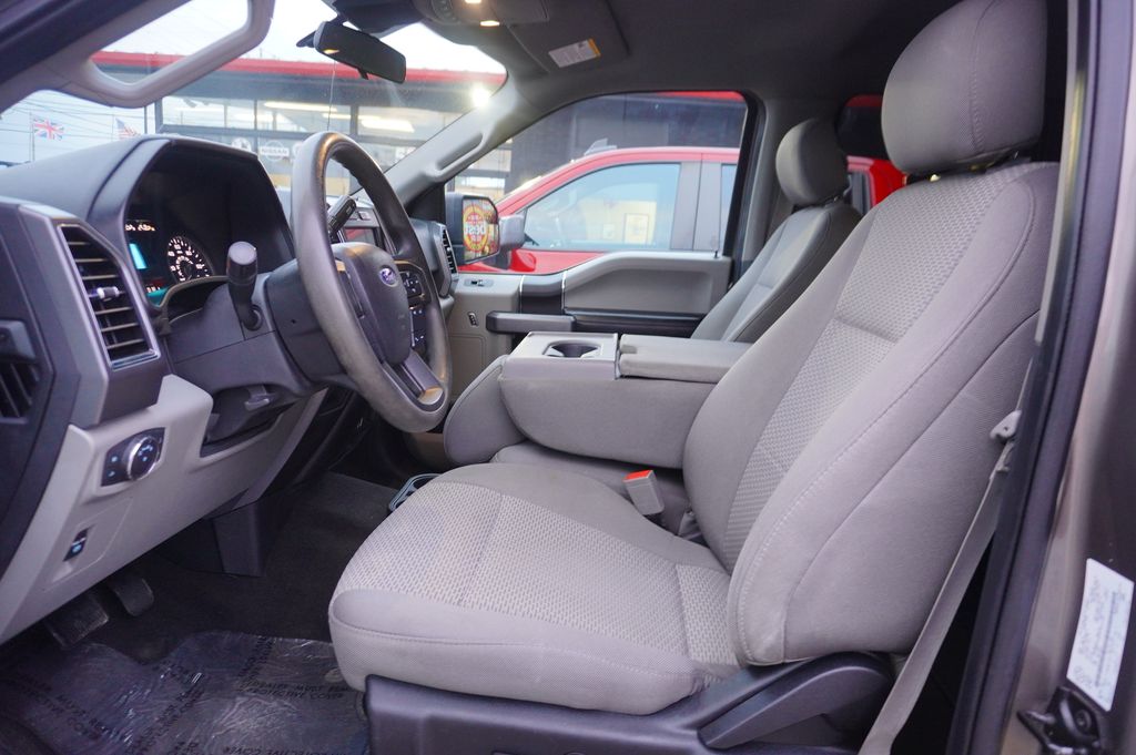 2019 Ford F-150 XLT photo 2