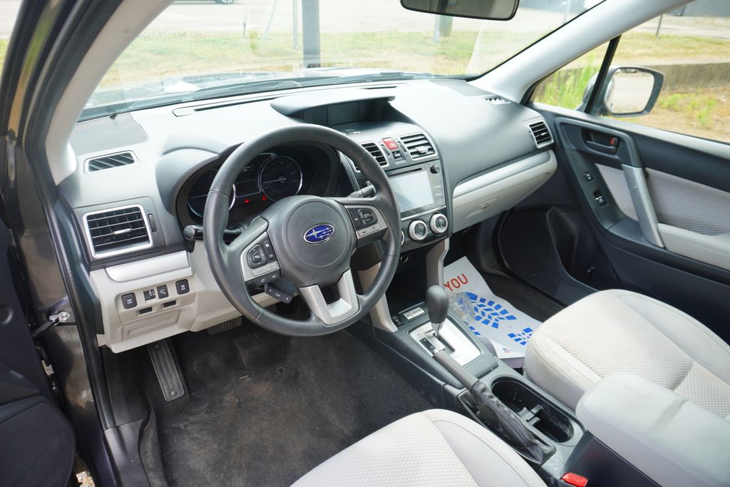 2017 Subaru Forester 2.5i Premium photo 3