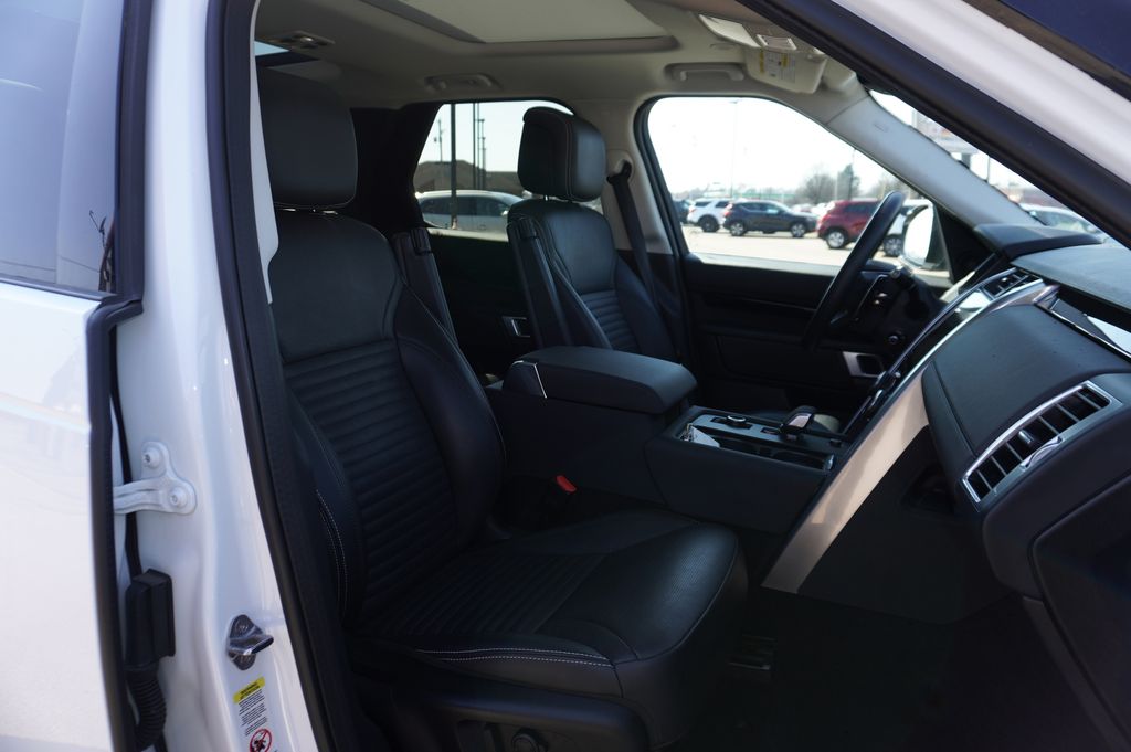 used 2024 Land Rover Discovery car, priced at $31,065