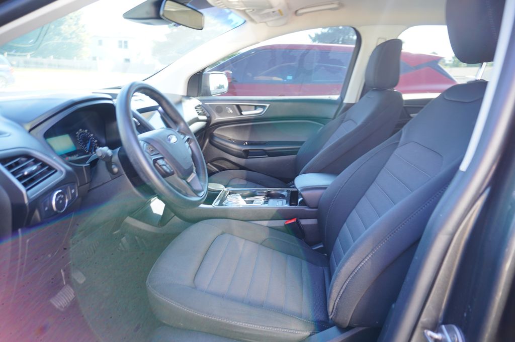 2020 Ford Edge SE photo 2