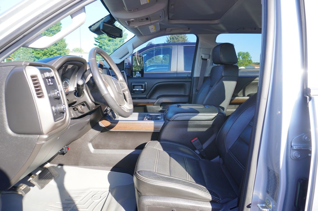 2019 Gmc Sierra HD Denali photo 2