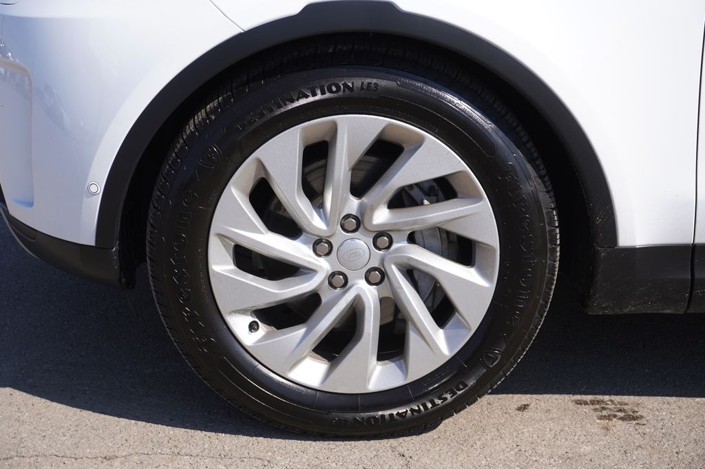 used 2024 Land Rover Discovery car, priced at $31,065